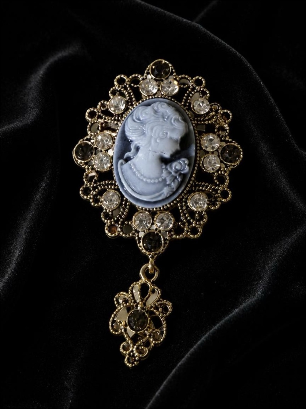 Mint Brooch Vintage-Inspired Blue Cameo Pendant Brooch with Gold Filigree
